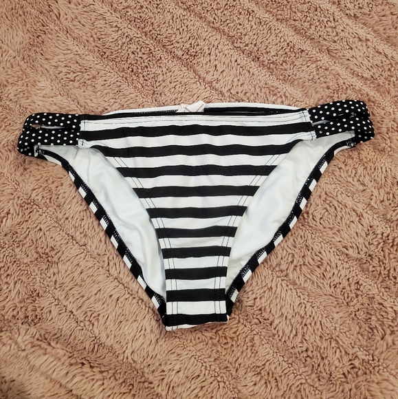 Super cute bikini bottom - Picture 2 of 8